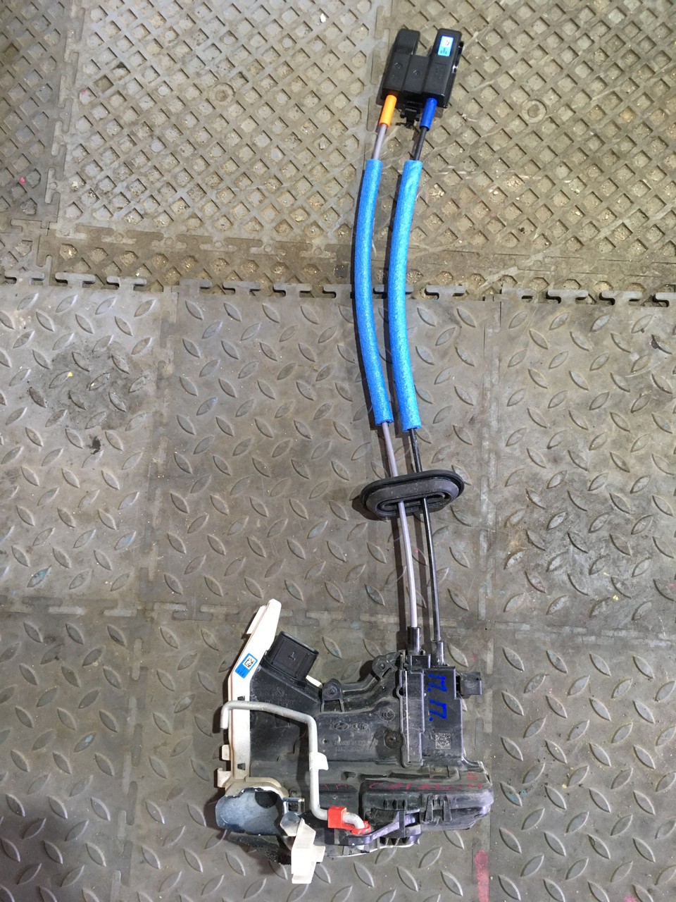 Замок передний правый Kia Cerato IV