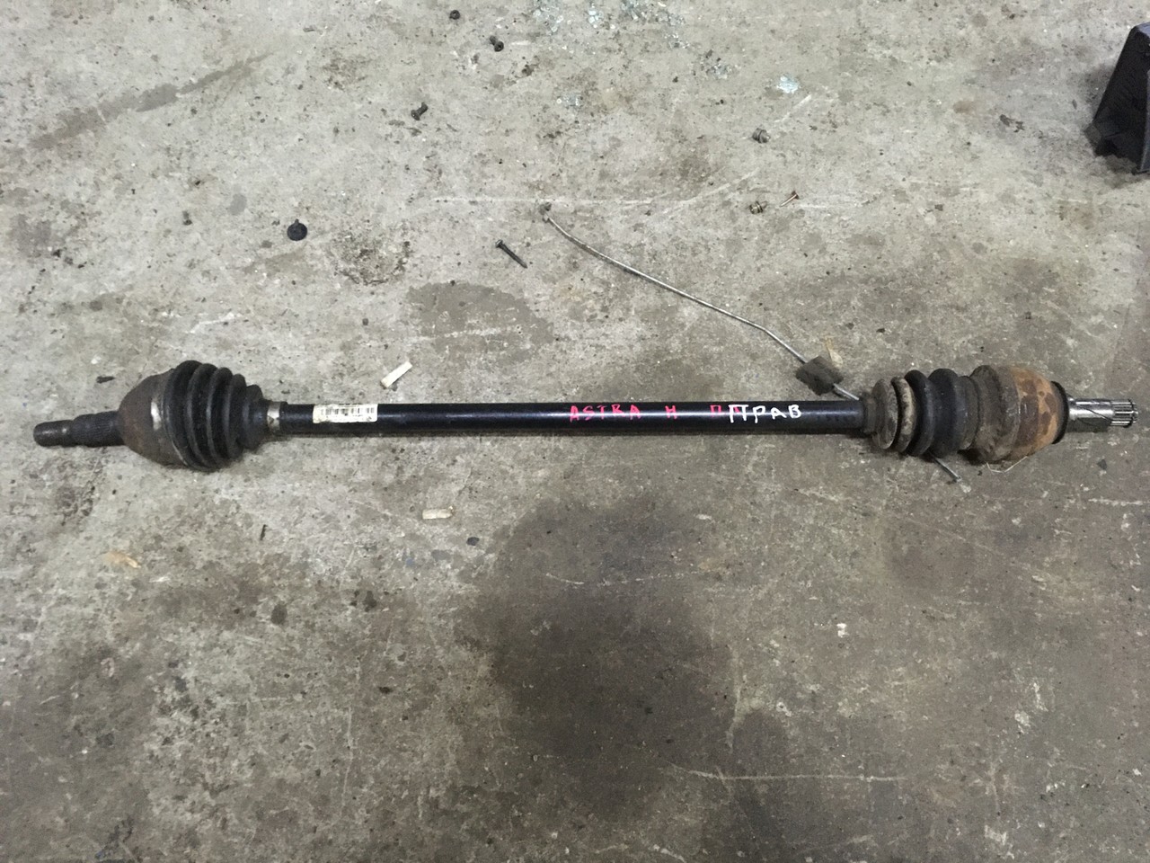 Полуось (привод) правый Opel Astra H