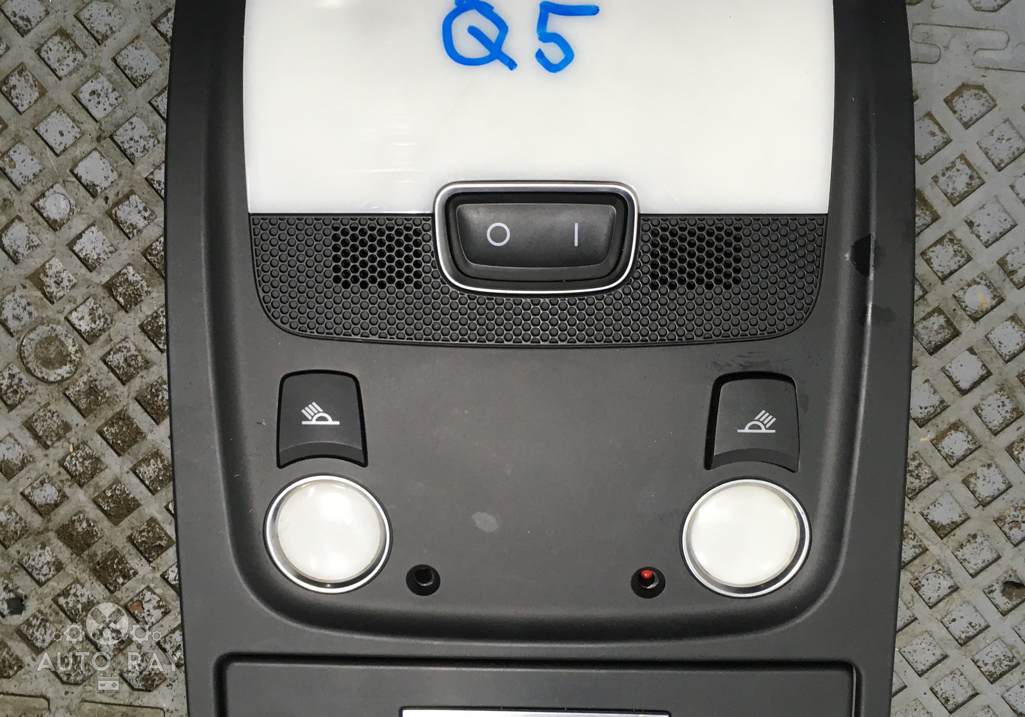 8T09471406PS Плафон внутреннего освещения / Очечник для Audi Q5 8R (с 2008 по 2017)