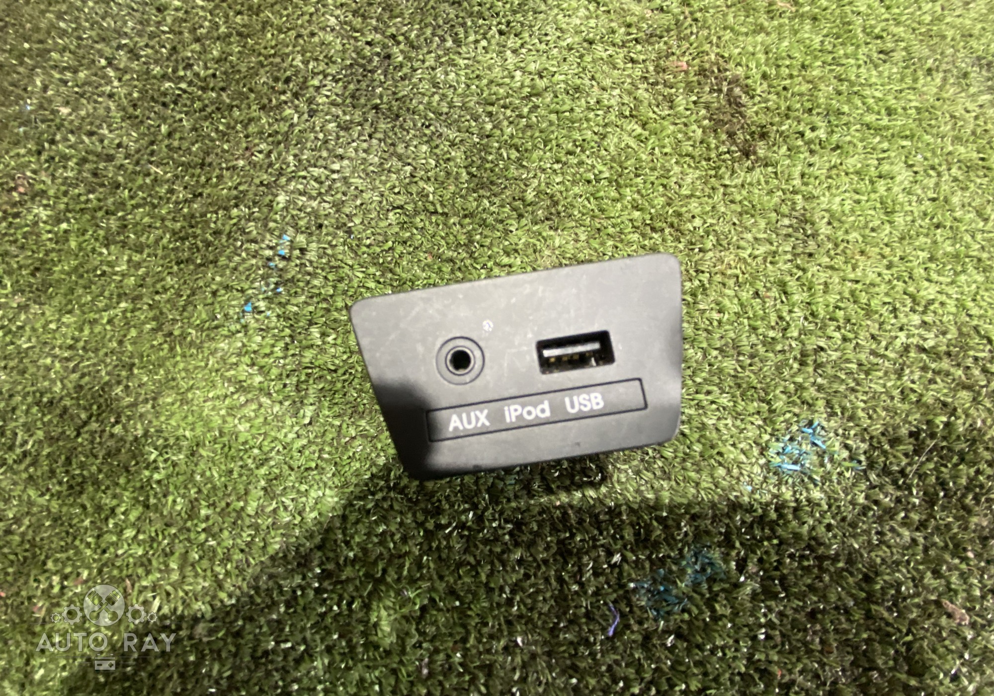 961102S000 Разъем USB / AUX для Hyundai ix35 (с 2010 по 2015)
