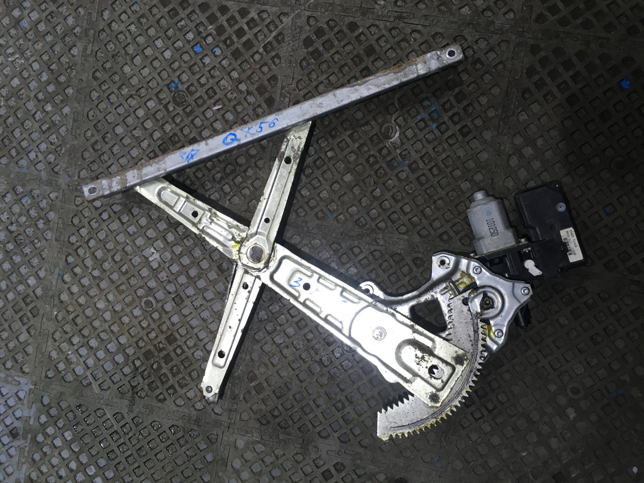 Стеклоподъемник электрический задний правый Infiniti QX56 II