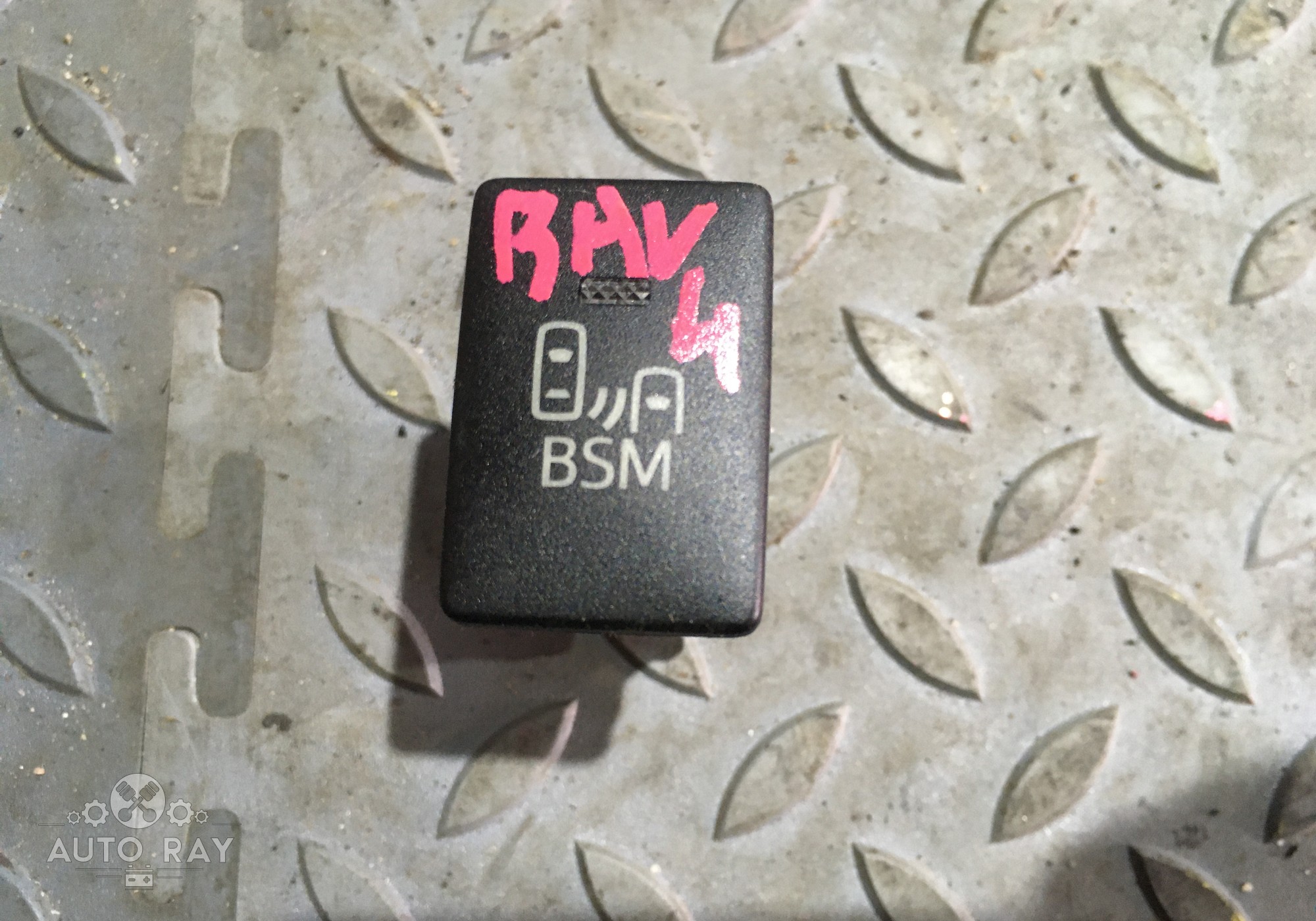 Кнопка многофункциональная / Кнопка BSM для Toyota RAV4 CA40 (с 2012 по 2019)