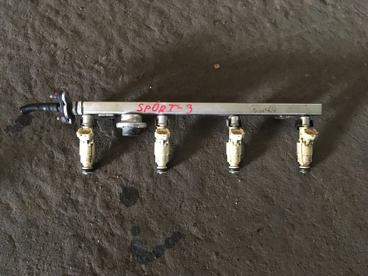 Рейка топливная (рампа) с форсунками Kia Sportage III