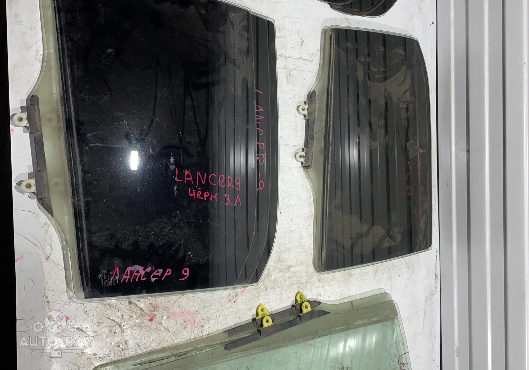 MR525738 Стекло двери для Mitsubishi Lancer IX (с 2000 по 2010)