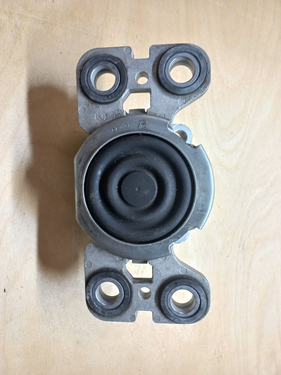 Опора КПП Land Rover Range Rover Evoque