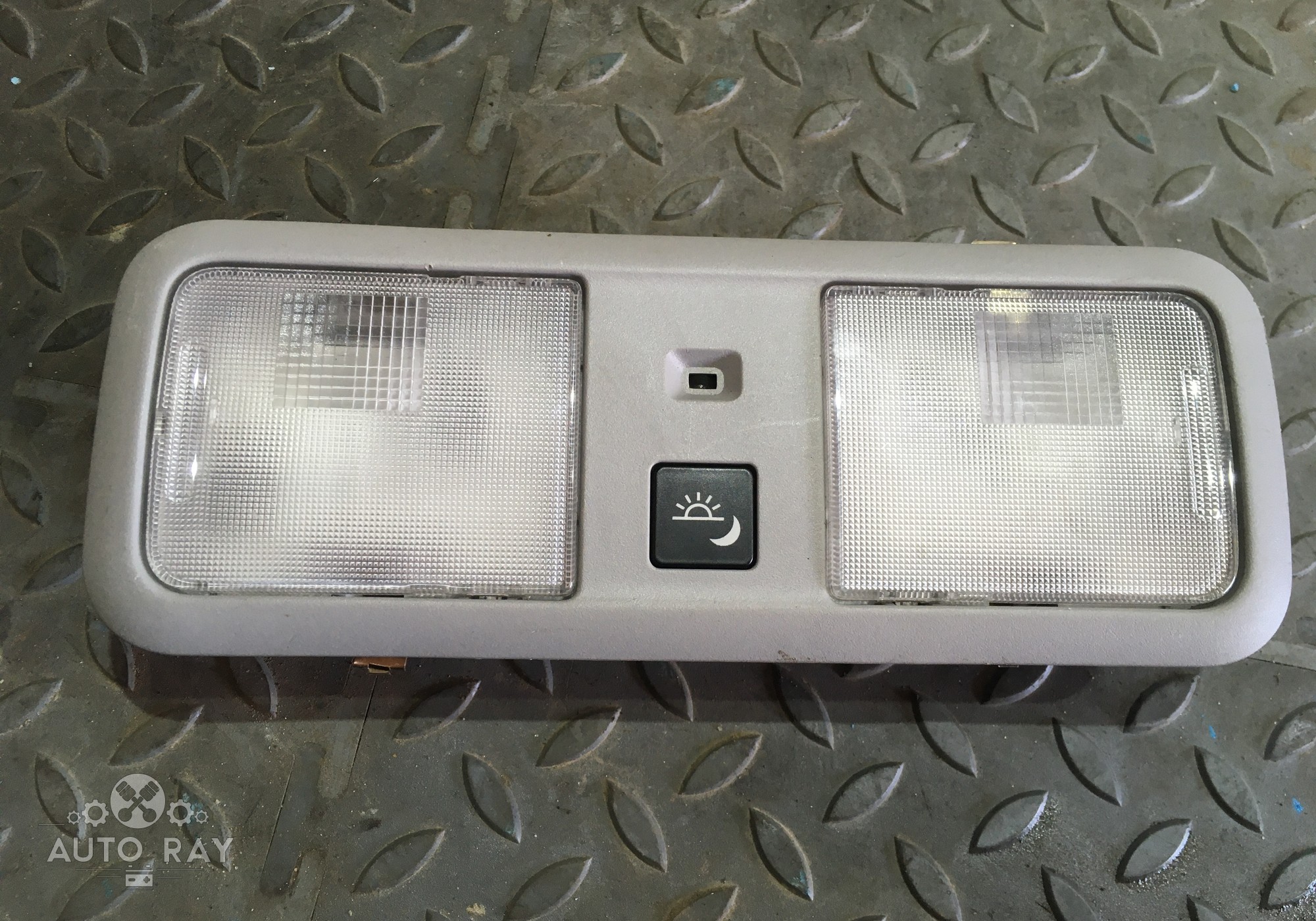 8136033020B0 Плафон внутреннего освещения задний для Toyota Camry XV50 (с 2011 по 2018)