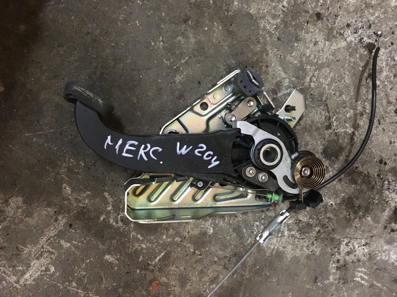 Рычаг стояночного тормоза ( ПЕДАЛЬ ) Mercedes-Benz C-class W204