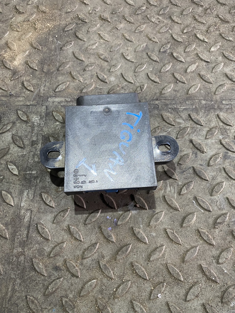 Реле топливного насоса Volkswagen Tiguan I