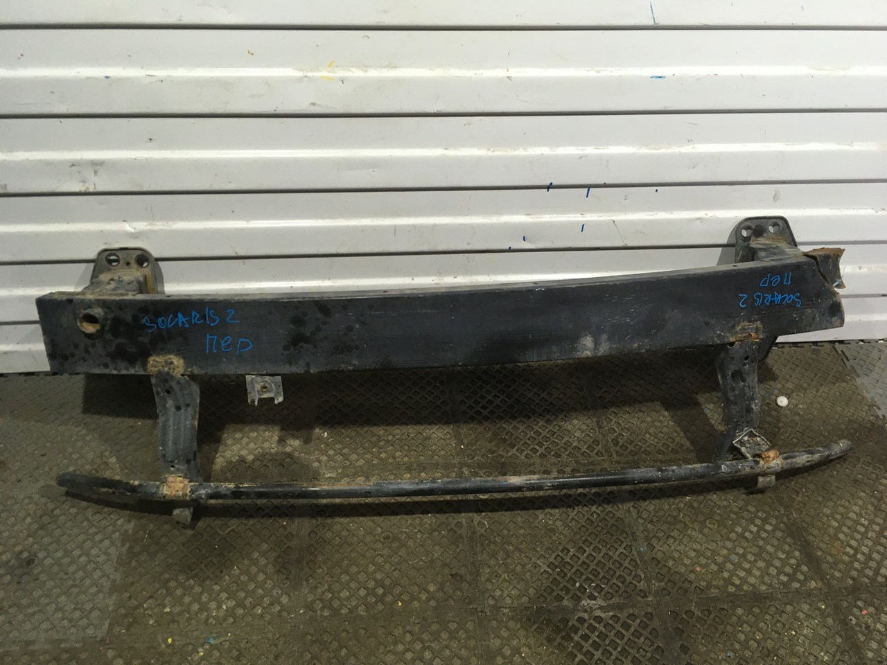 Усилитель переднего бампера Hyundai Solaris II