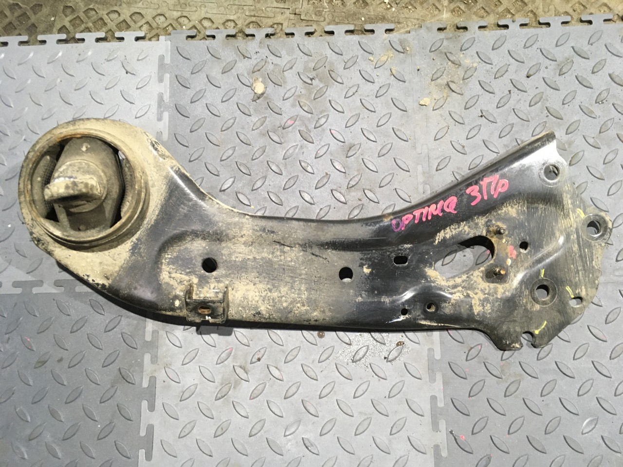 Рычаг задний продольный правый Kia Optima IV
