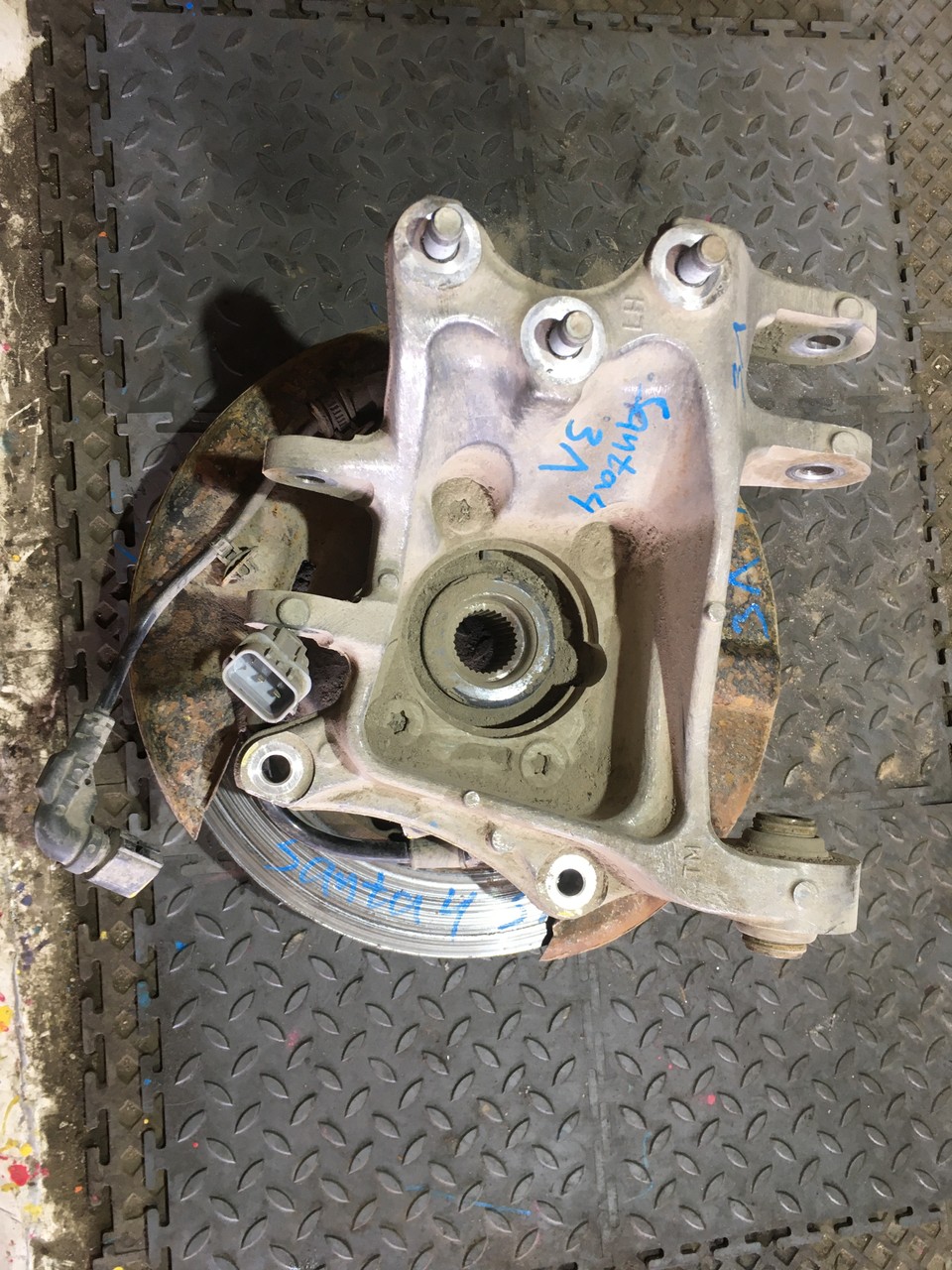 Кулак задний левый в сборе со ступицей Hyundai Santa Fe IV