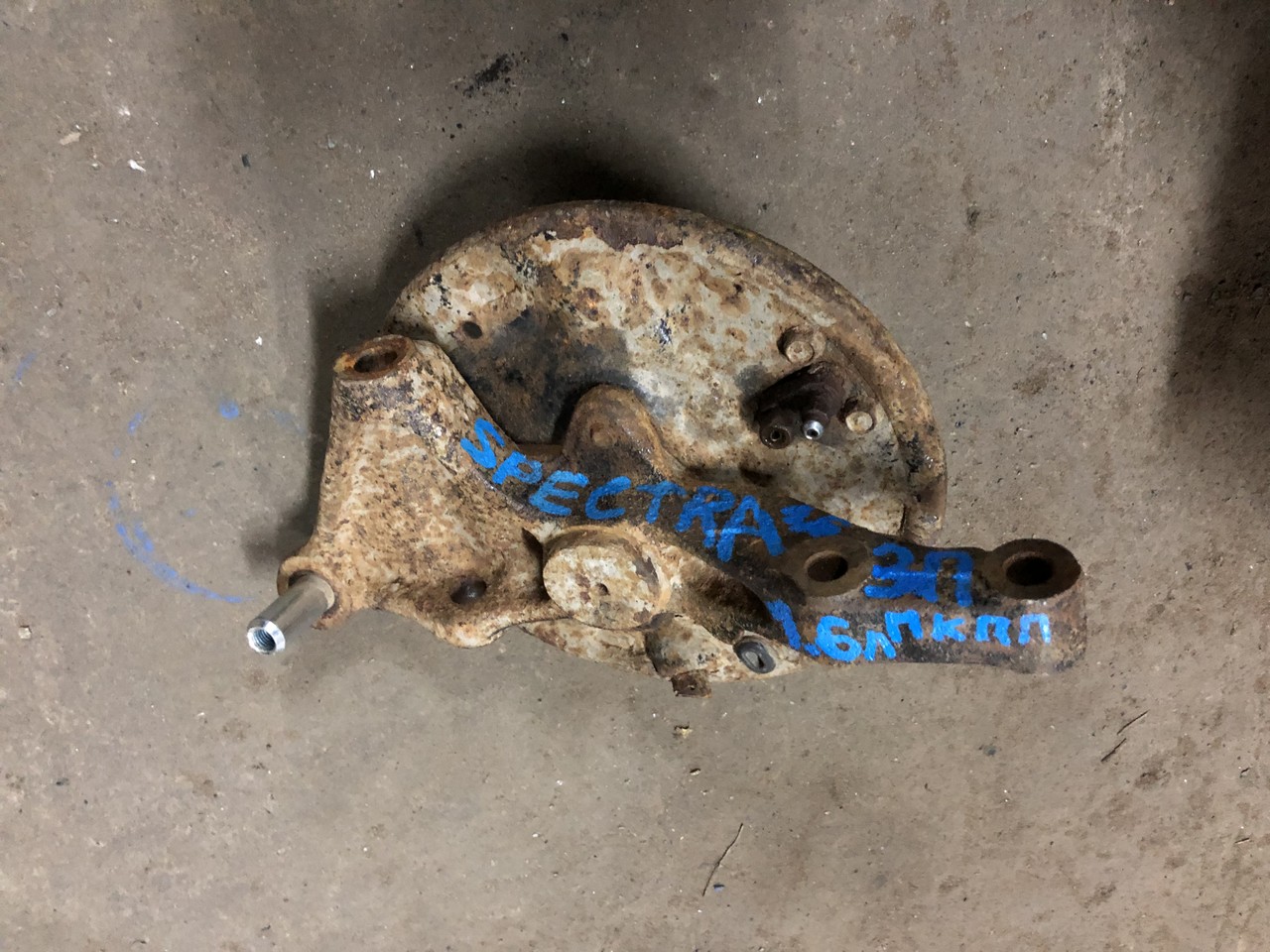 Кулак поворотный задний правый Kia Spectra II