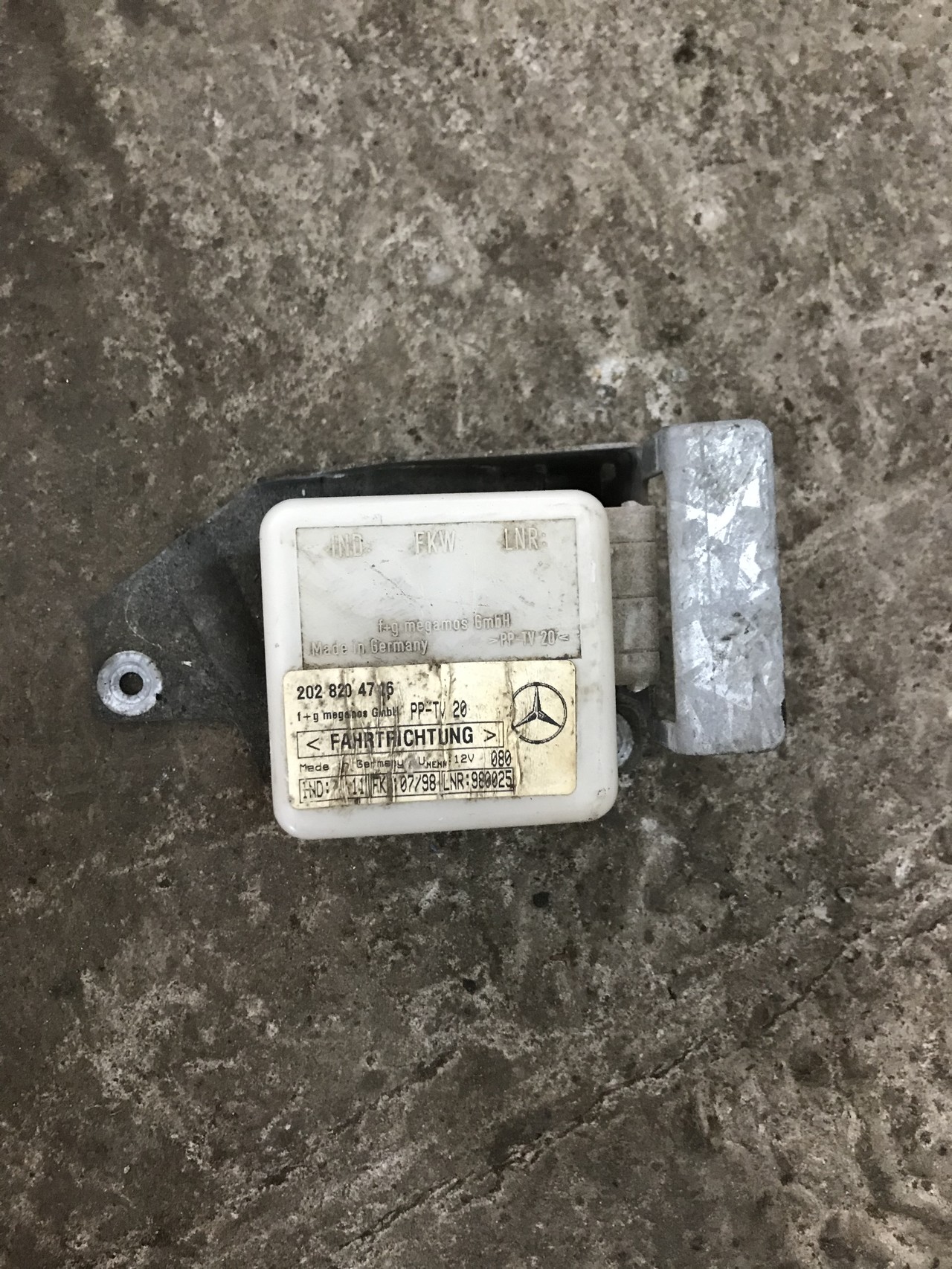 Блок управления защиты от несанкционированной буксировки и угона Mercedes-Benz CLK-class C208