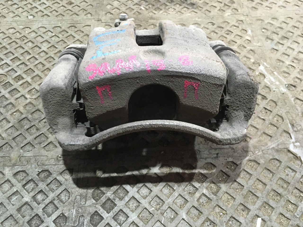 Суппорт передний правый Kia Rio X-Line