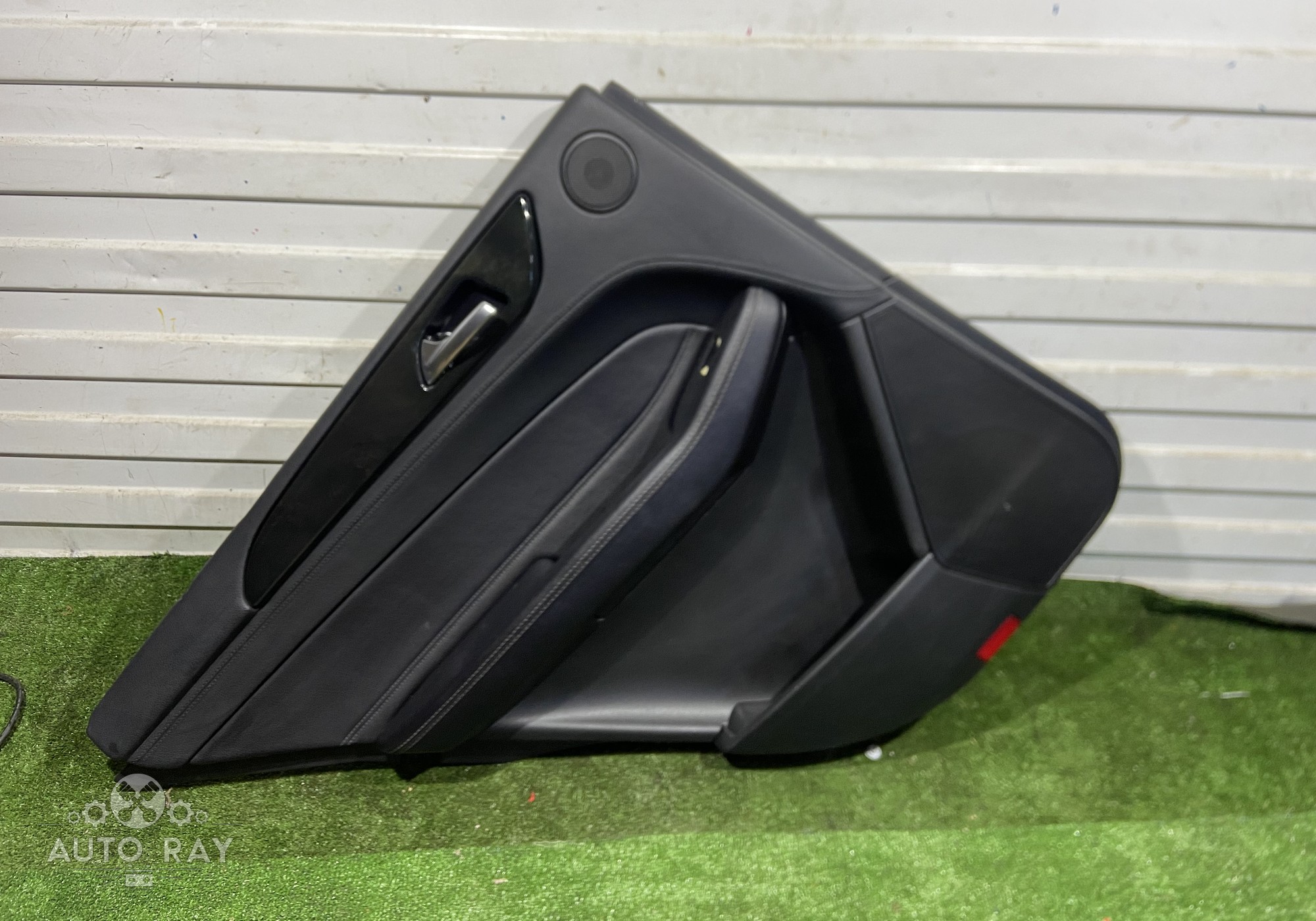 A16673061009 Обшивка двери задняя левая для Mercedes-Benz GLE W166 (с 2015 по 2018)