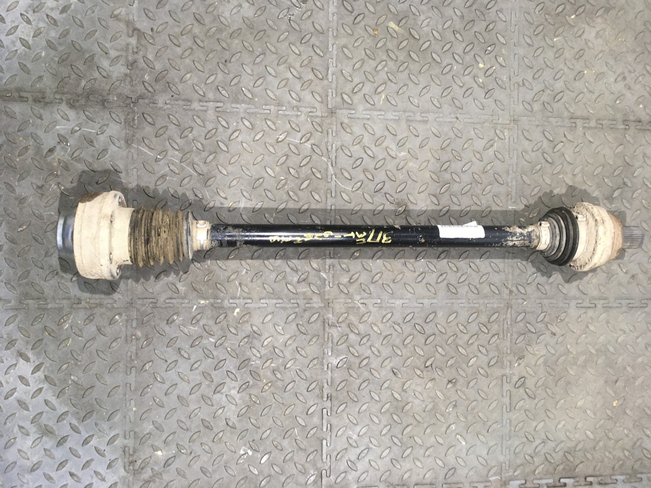 Полуось (привод) задний  правый Volkswagen Tiguan II