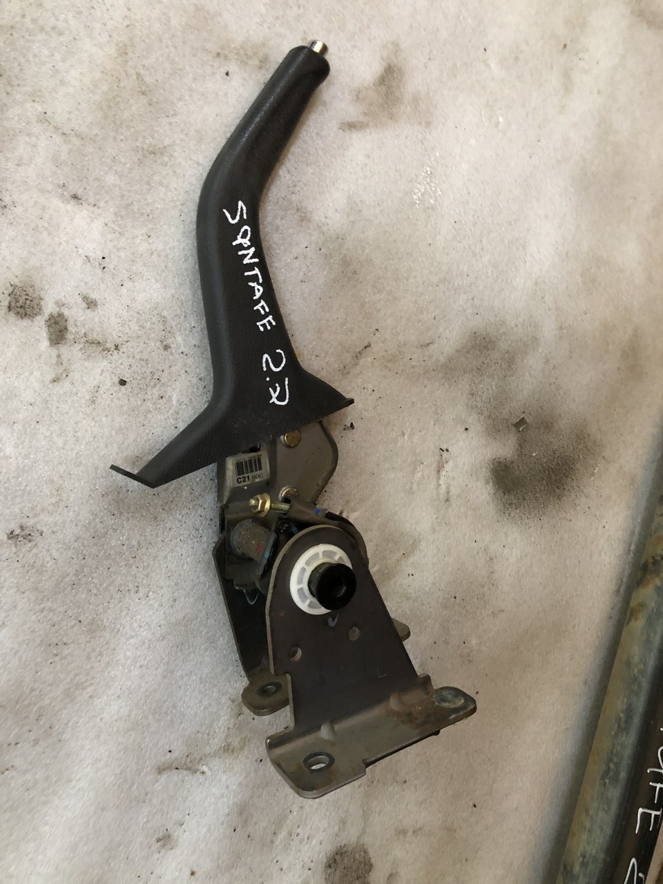 Рычаг стояночного тормоза Hyundai Santa Fe II