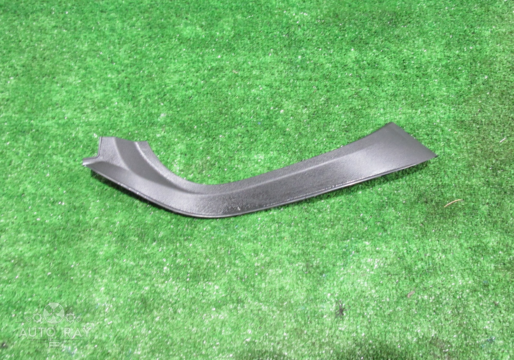 6457233060 Накладка крышки багажника для Toyota Camry XV70 (с 2017)