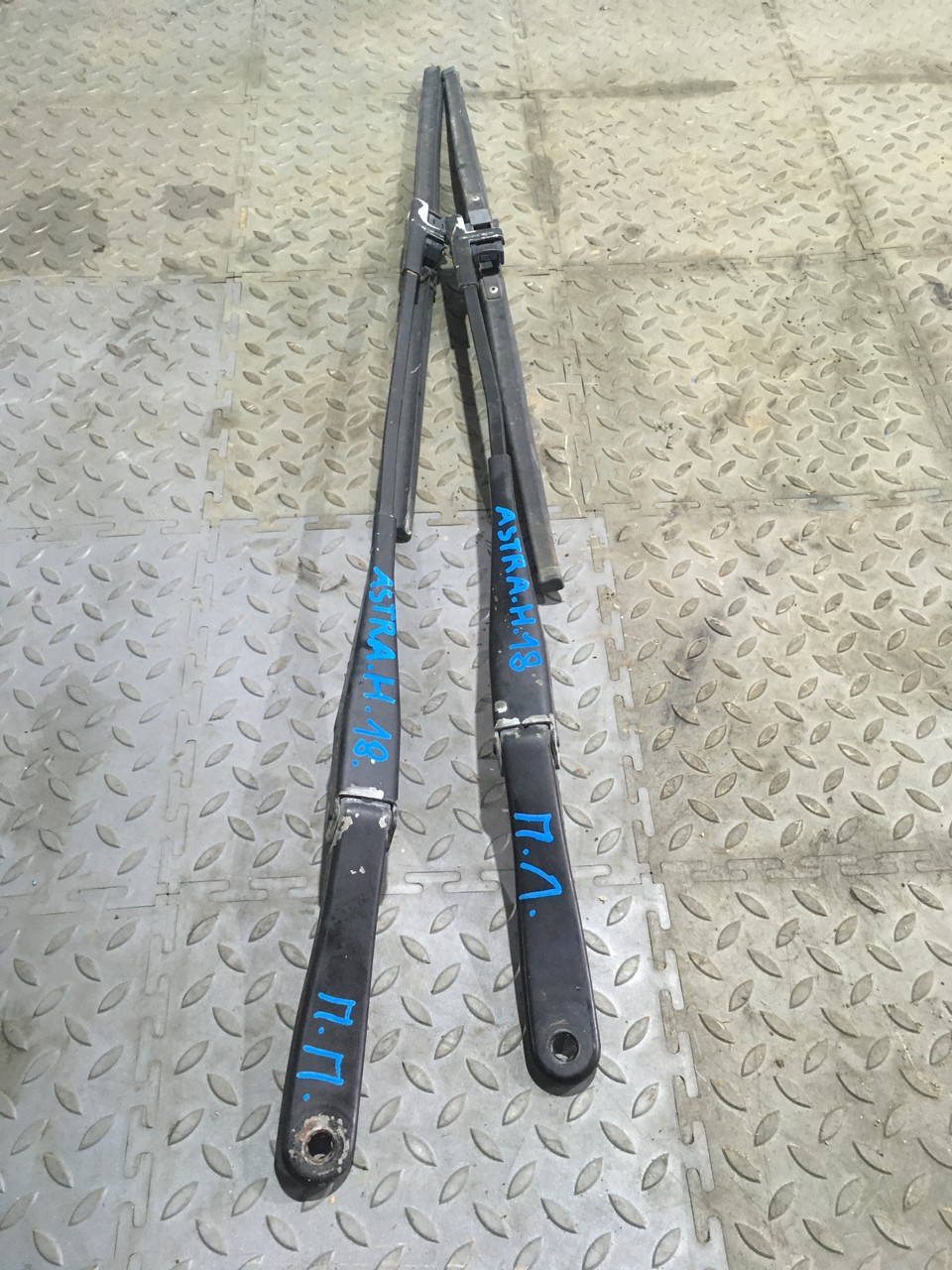 Поводки  стеклоочистителя Opel Astra H