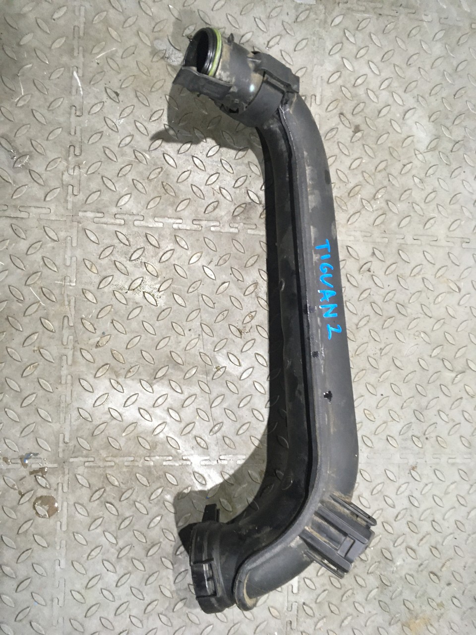 Патрубок интеркулера Volkswagen Tiguan II