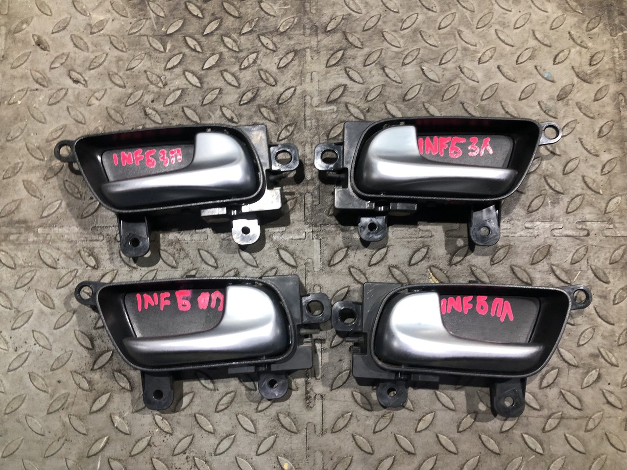 Ручка двери внутренняя Infiniti QX56 II