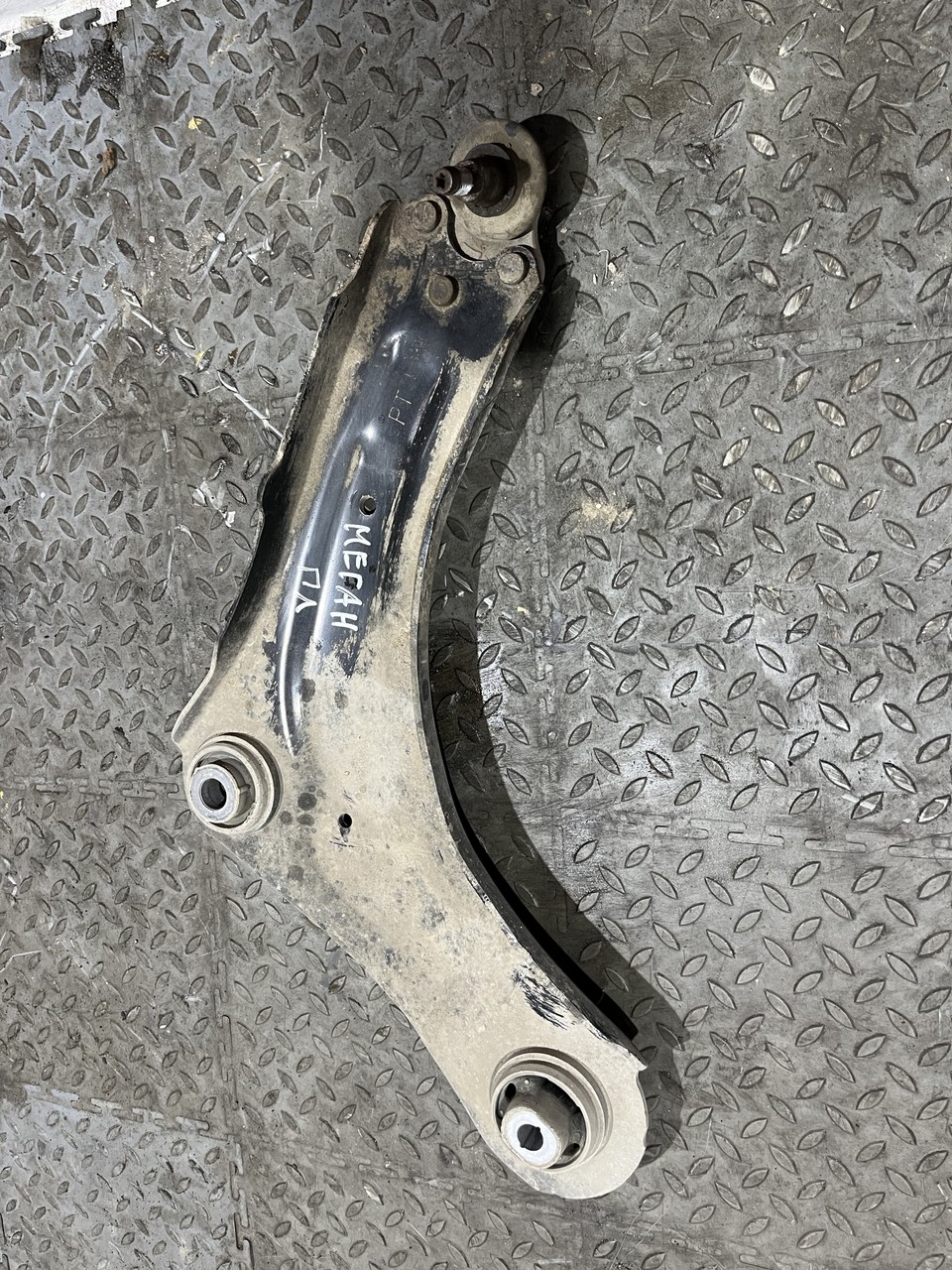 Рычаг передний правый Renault Scenic III