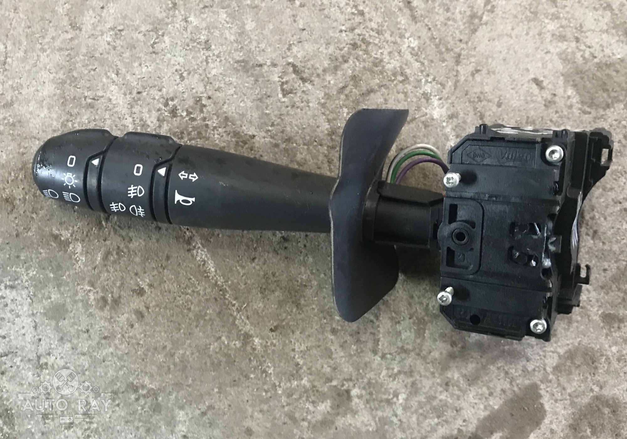 переключатель подрулевой, правый renault 6001551357. переключатель стеклоочистителя рено логан 2 fhnbr. подрулевой переключатель левый дастер 2. Renault duster переключатель дворников. переключатель стеклоочистителя рено дастер 2.