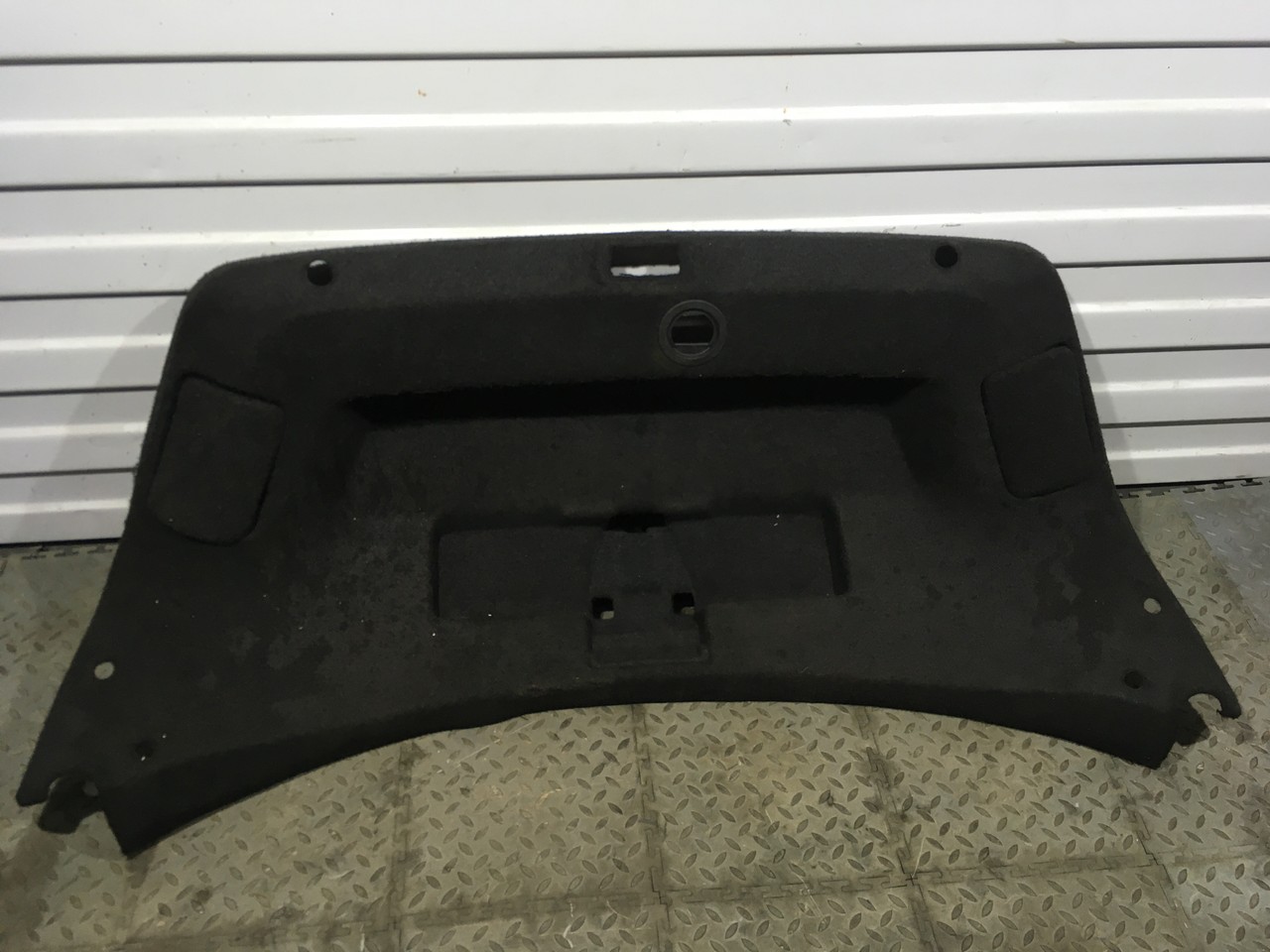 Обшивка крышки багажника Volkswagen Passat CC