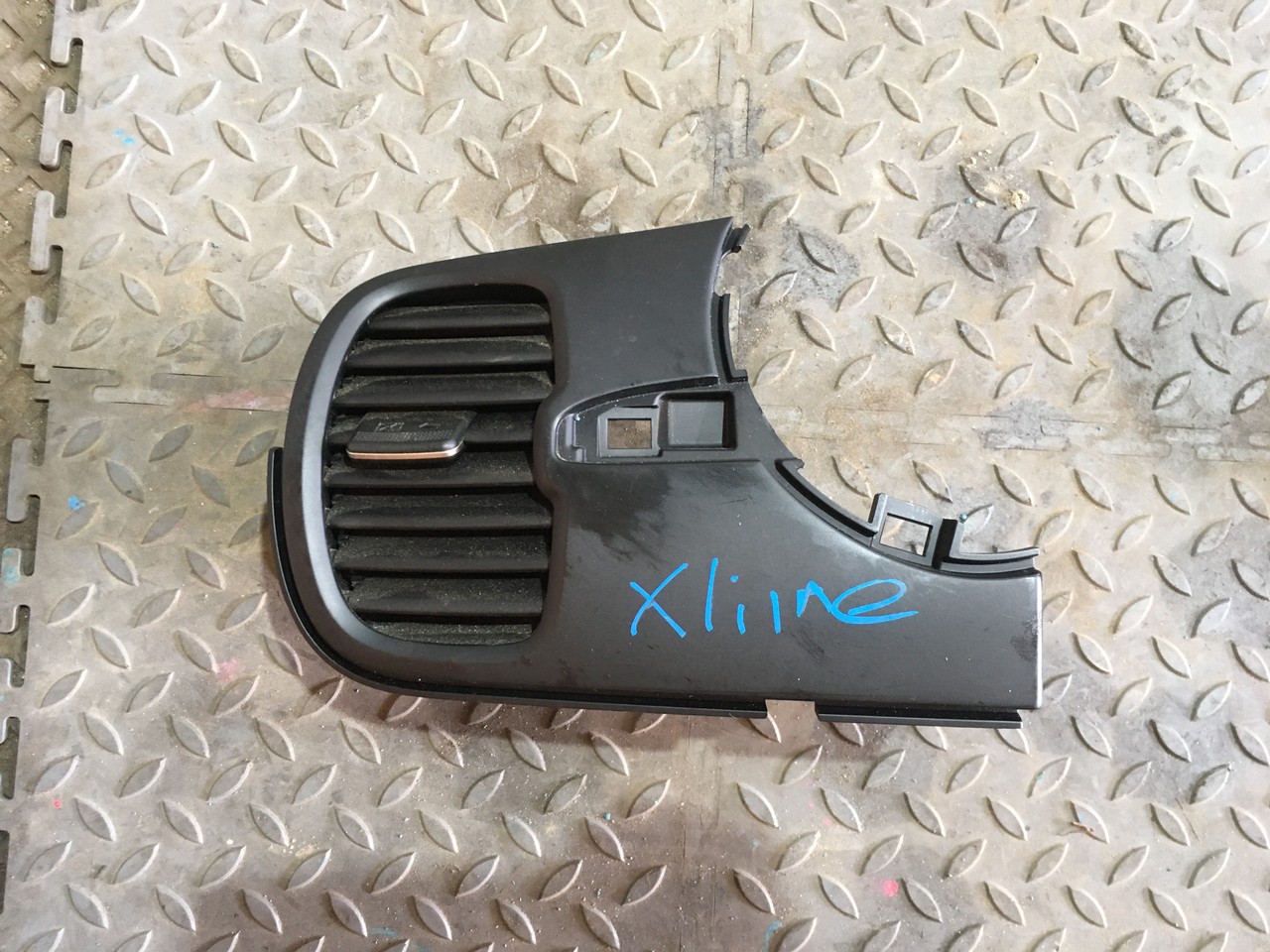 Дефлектор воздушный левый Kia Rio X-Line