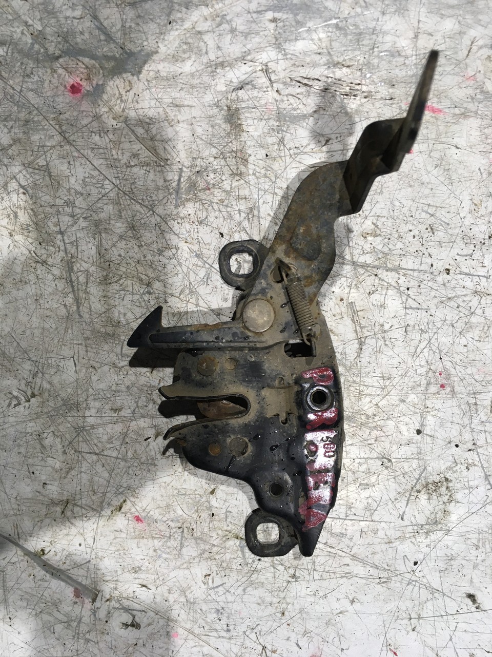 Замок капота Nissan Primera P11