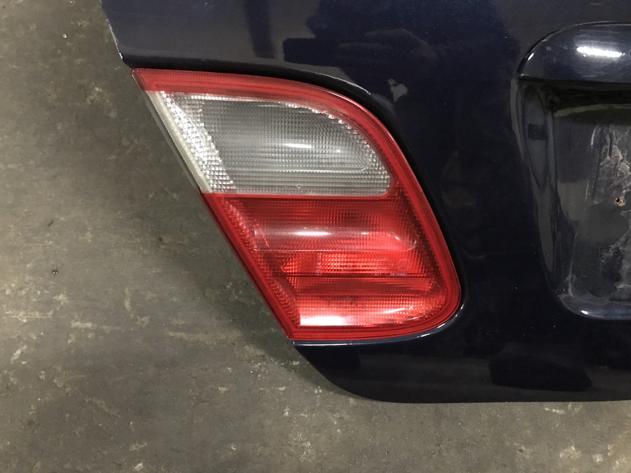 Фонарь задний внутренний левый Mercedes-Benz CLK-class C208