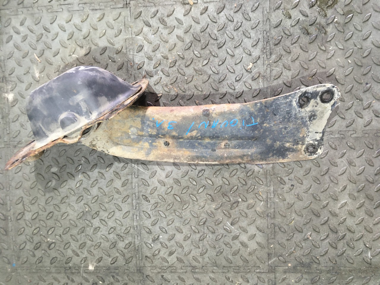 Рычаг задний продольный левый Volkswagen Tiguan I