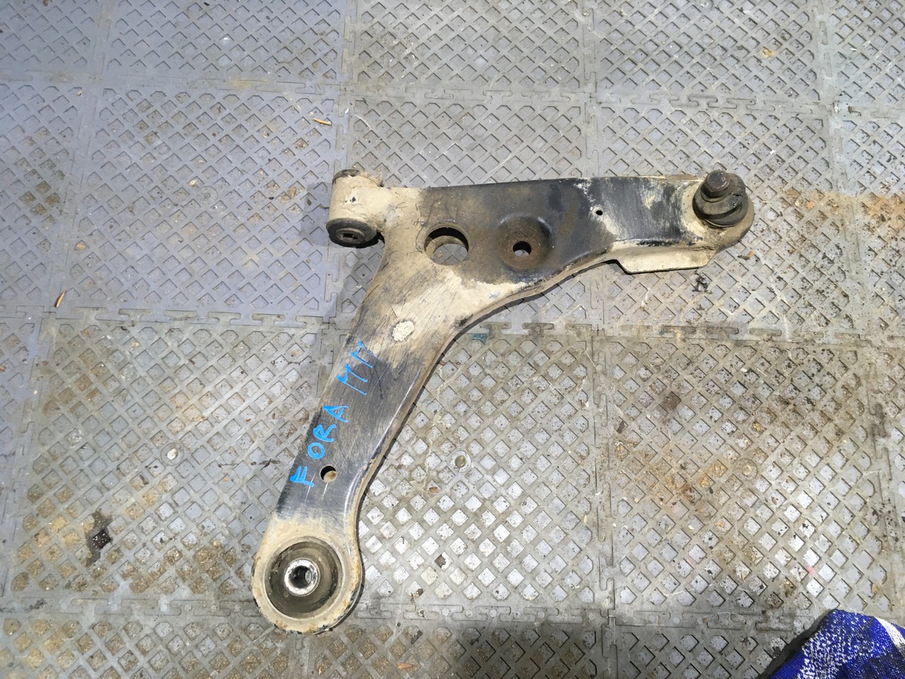 Рычаг передний правый Chery Fora / A5