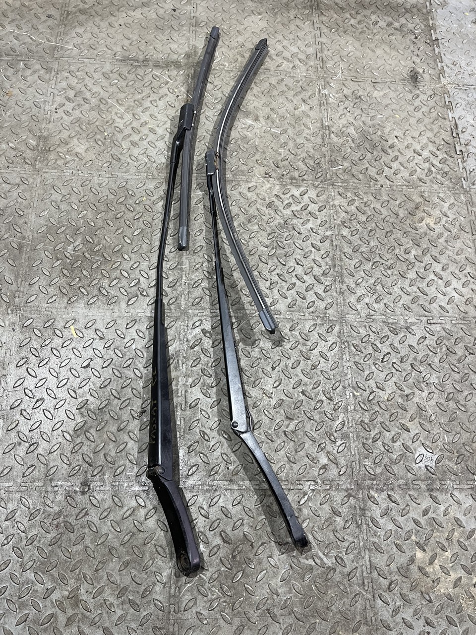 Поводки стеклоочистителя Volkswagen Passat CC