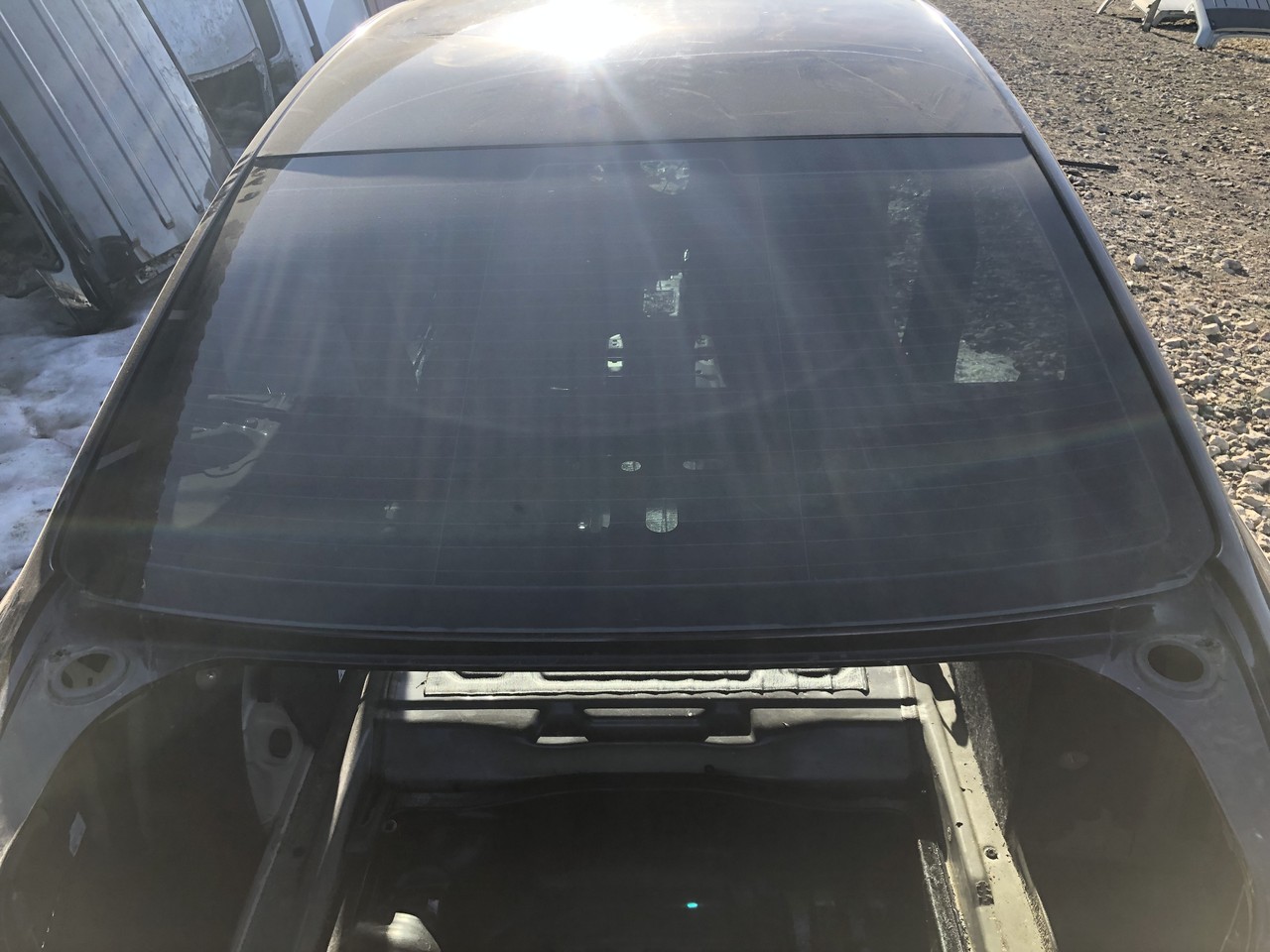 Стекло заднее Volkswagen Passat B7