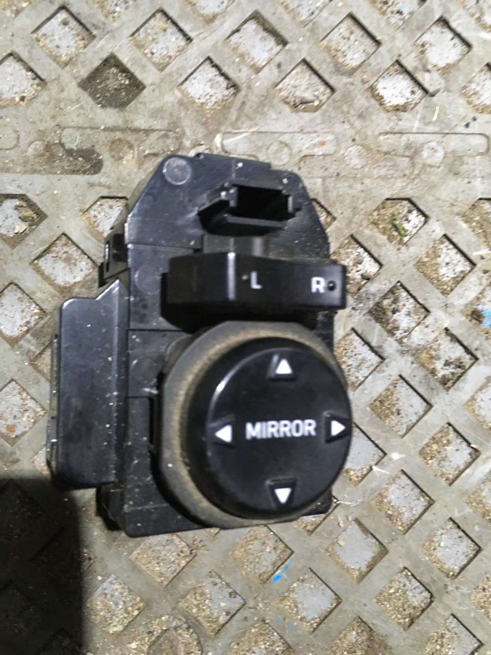 Переключатель регулировки зеркала Hyundai Solaris II