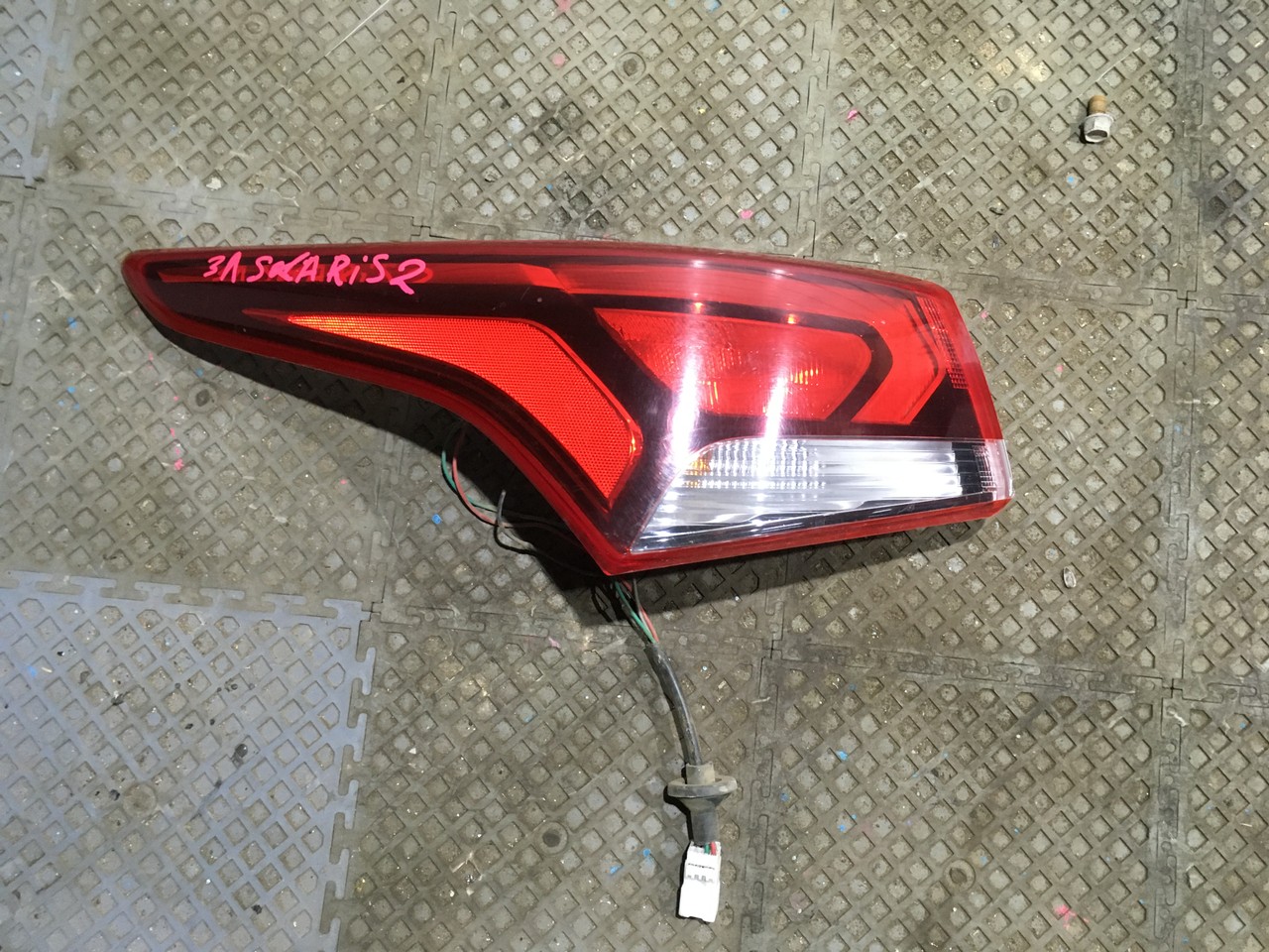 Фонарь задний левый наружный Hyundai Solaris II