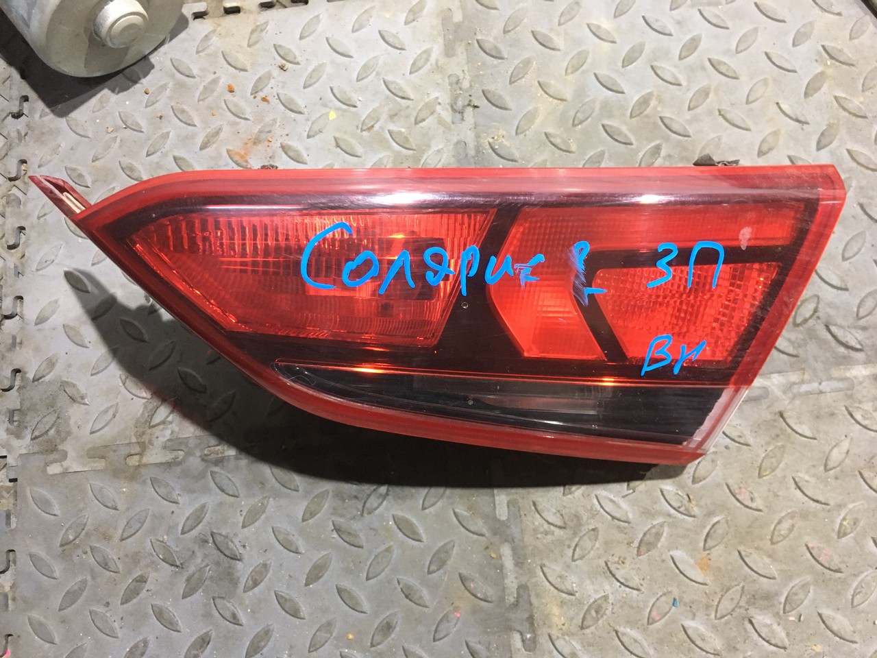 Фонарь задний правый внутренний Hyundai Solaris II