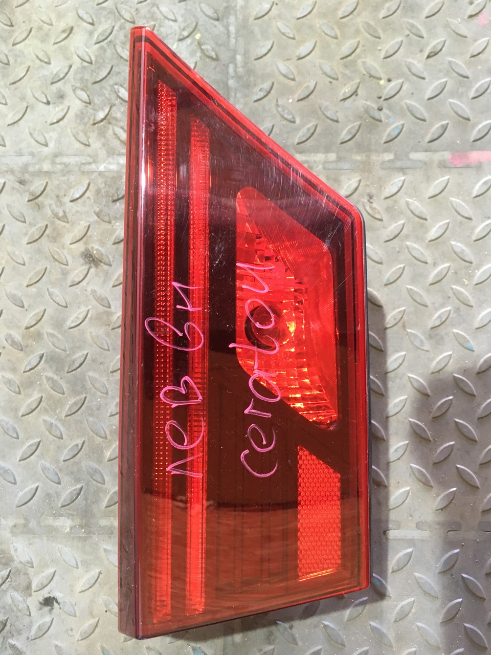 Фонарь задний левый внутренний Kia Cerato IV