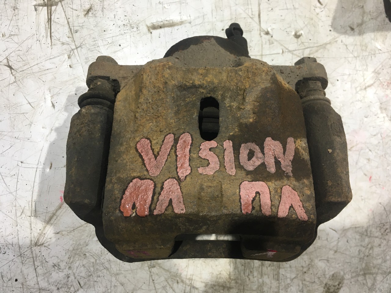 Суппорт передний левый Geely FC (Vision)