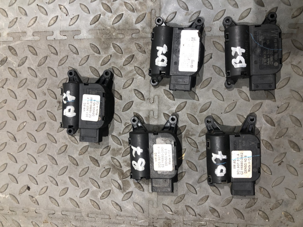 Моторчик привода заслонок отопителя Volkswagen Passat CC