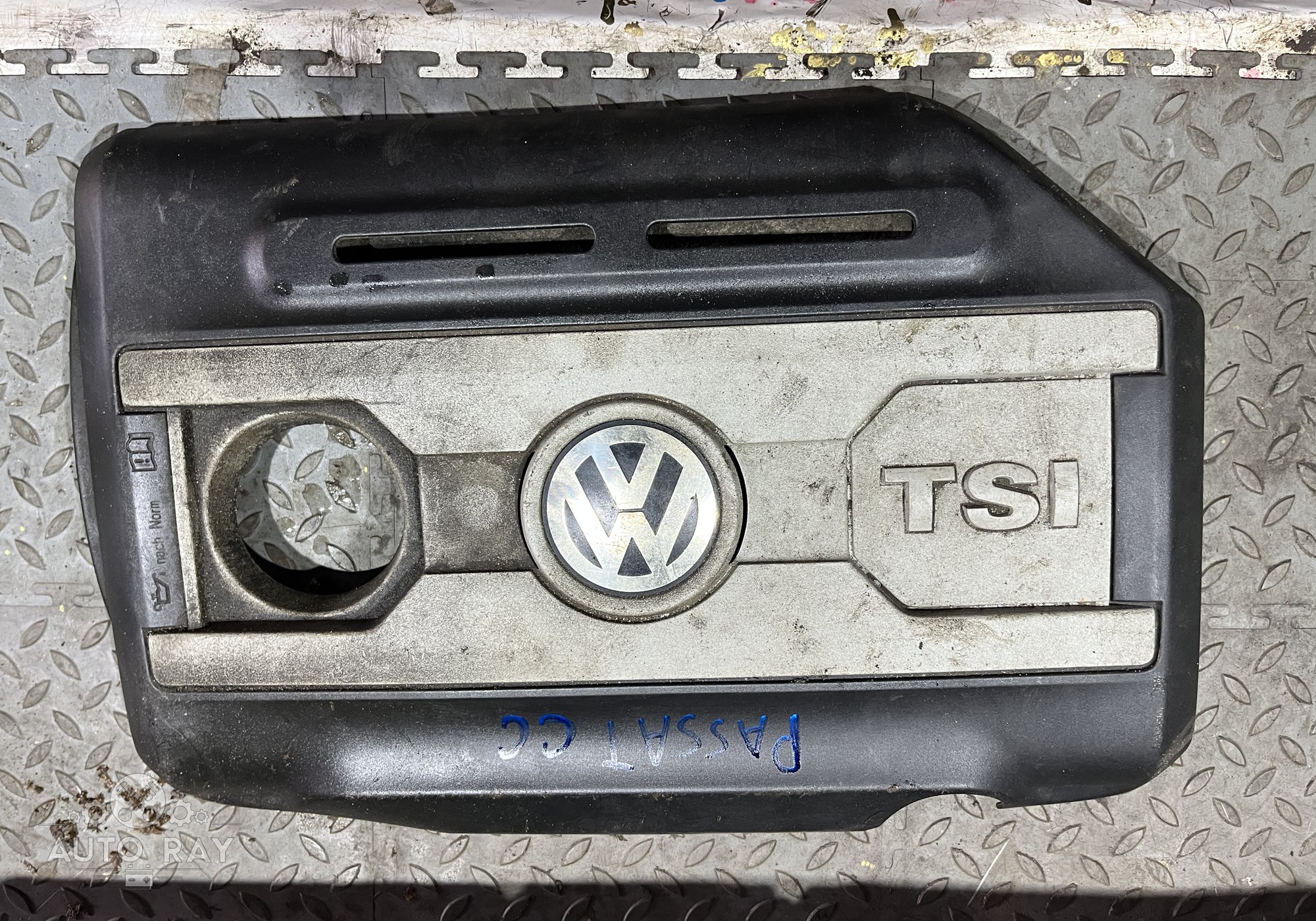 06J103925BG Накладка декоративная на двигатель для Volkswagen Passat CC