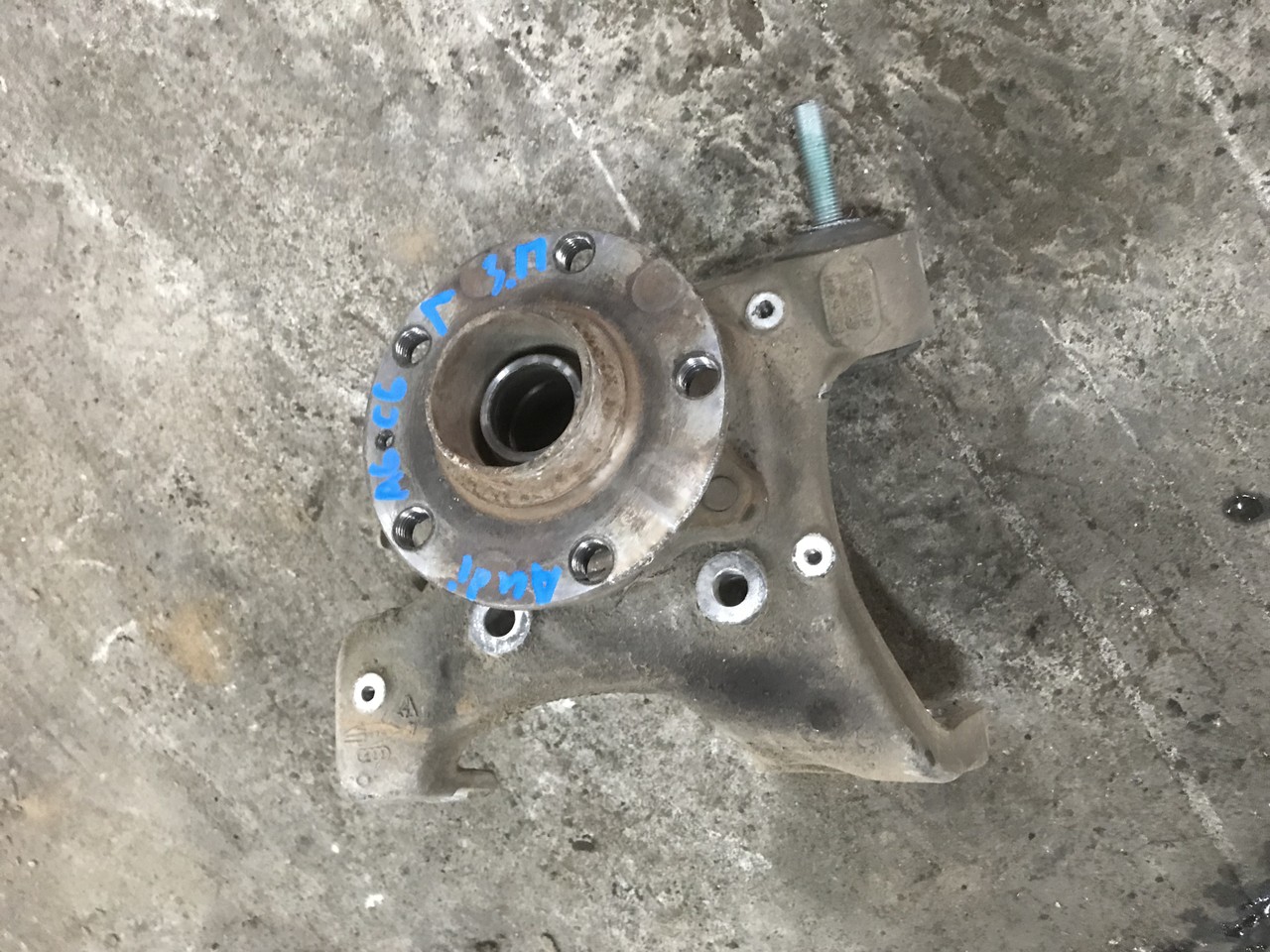 Кулак поворотный задний правый Audi A6 C6