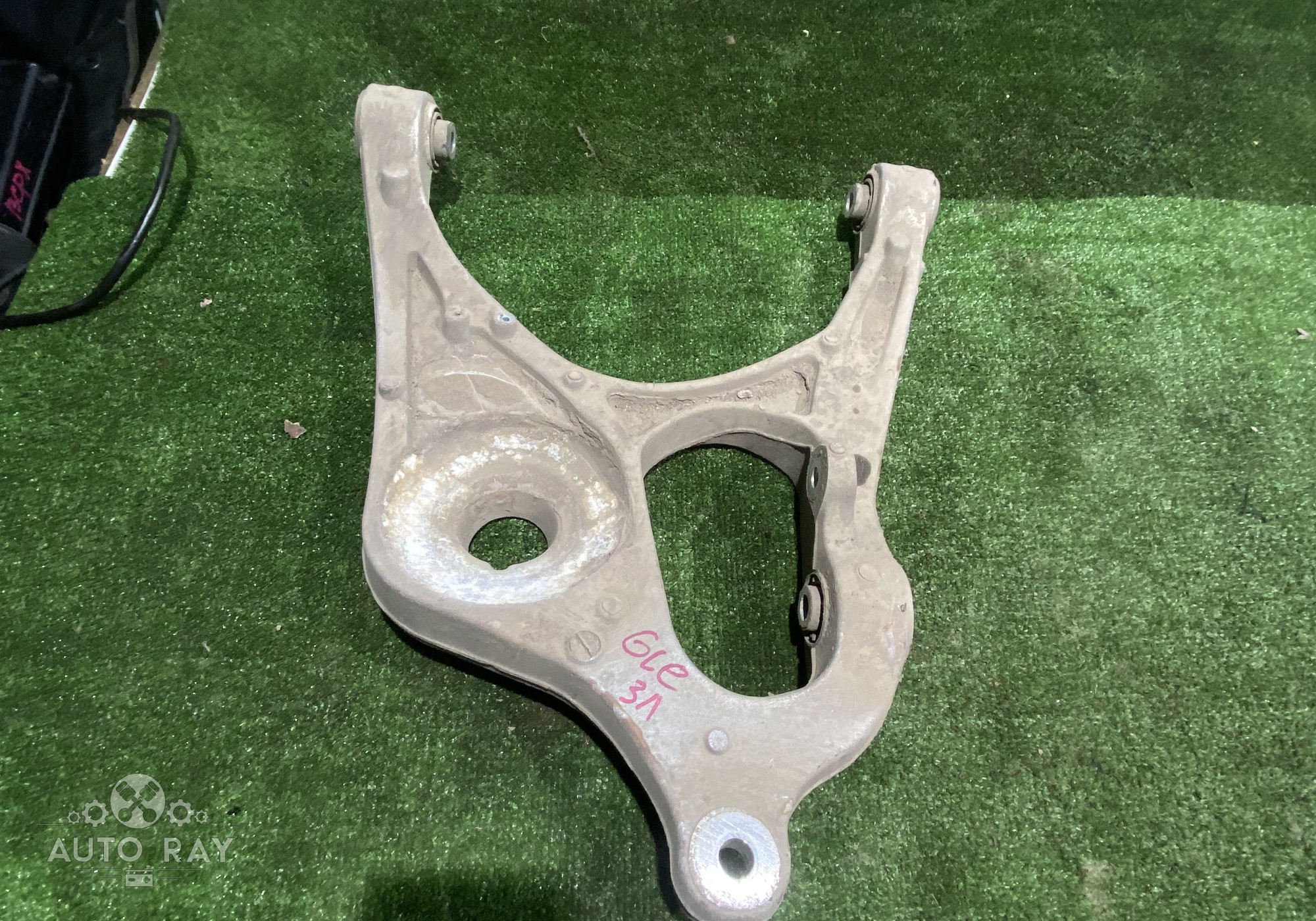 1663500906 Рычаг задний левый под пружину