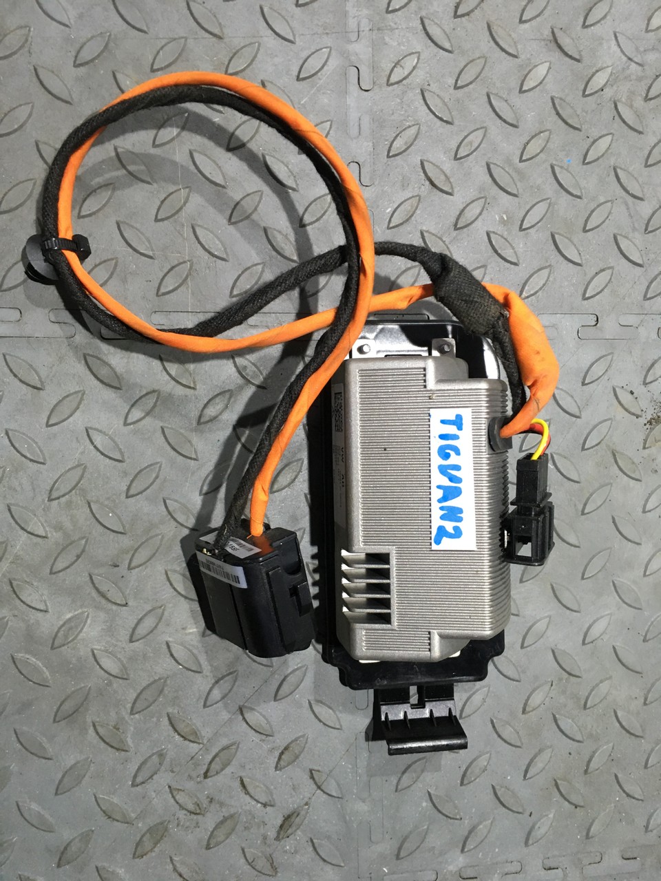 Инвертор напряжения тока Volkswagen Tiguan II