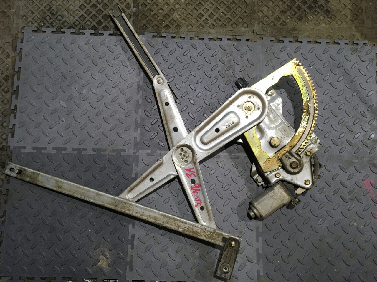 Стеклоподъемник электрический задний левый Kia Sorento I