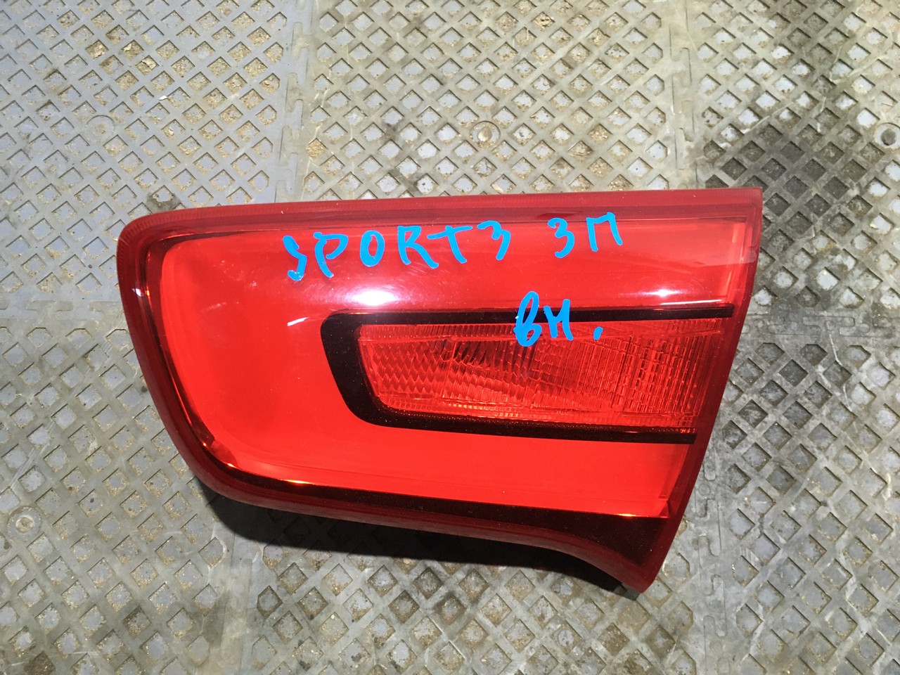 Фонарь задний правый внутренний Kia Sportage III