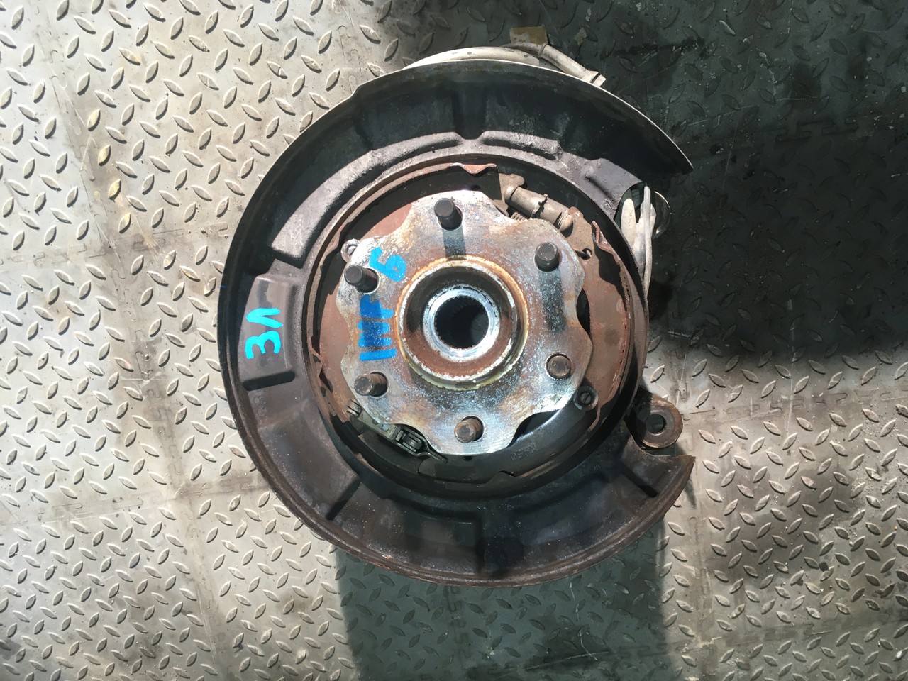 Кулак поворотный задний левый в сборе со ступицей Infiniti QX56 II