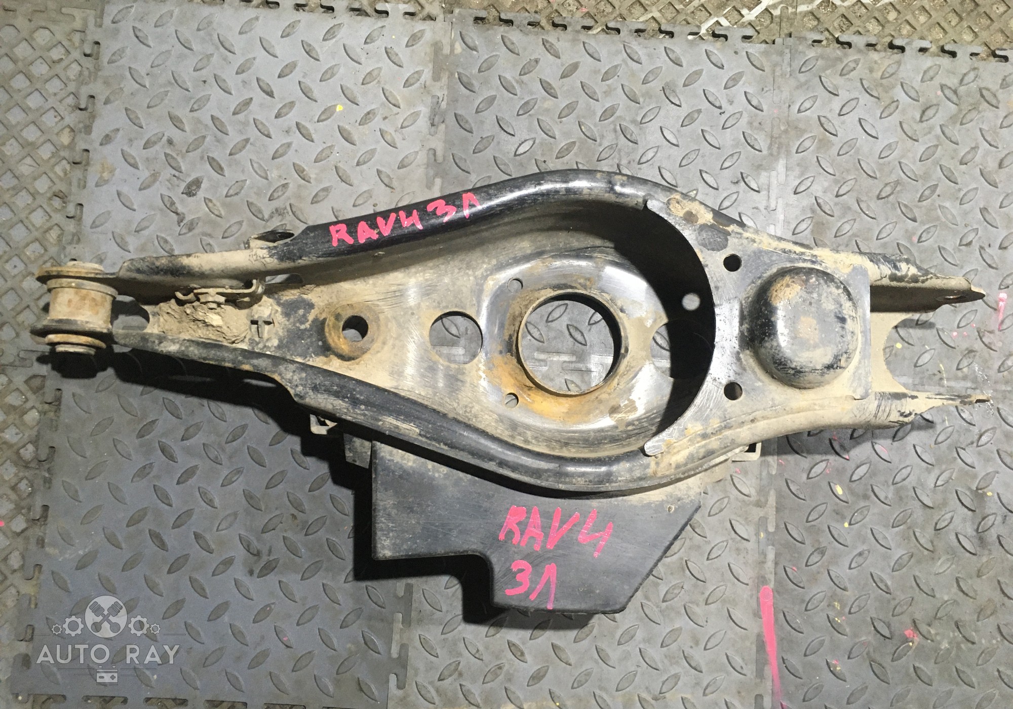 4874042010 Рычаг задний поперечный левый под пружину правый для Toyota RAV4 CA40 (с 2012 по 2019)