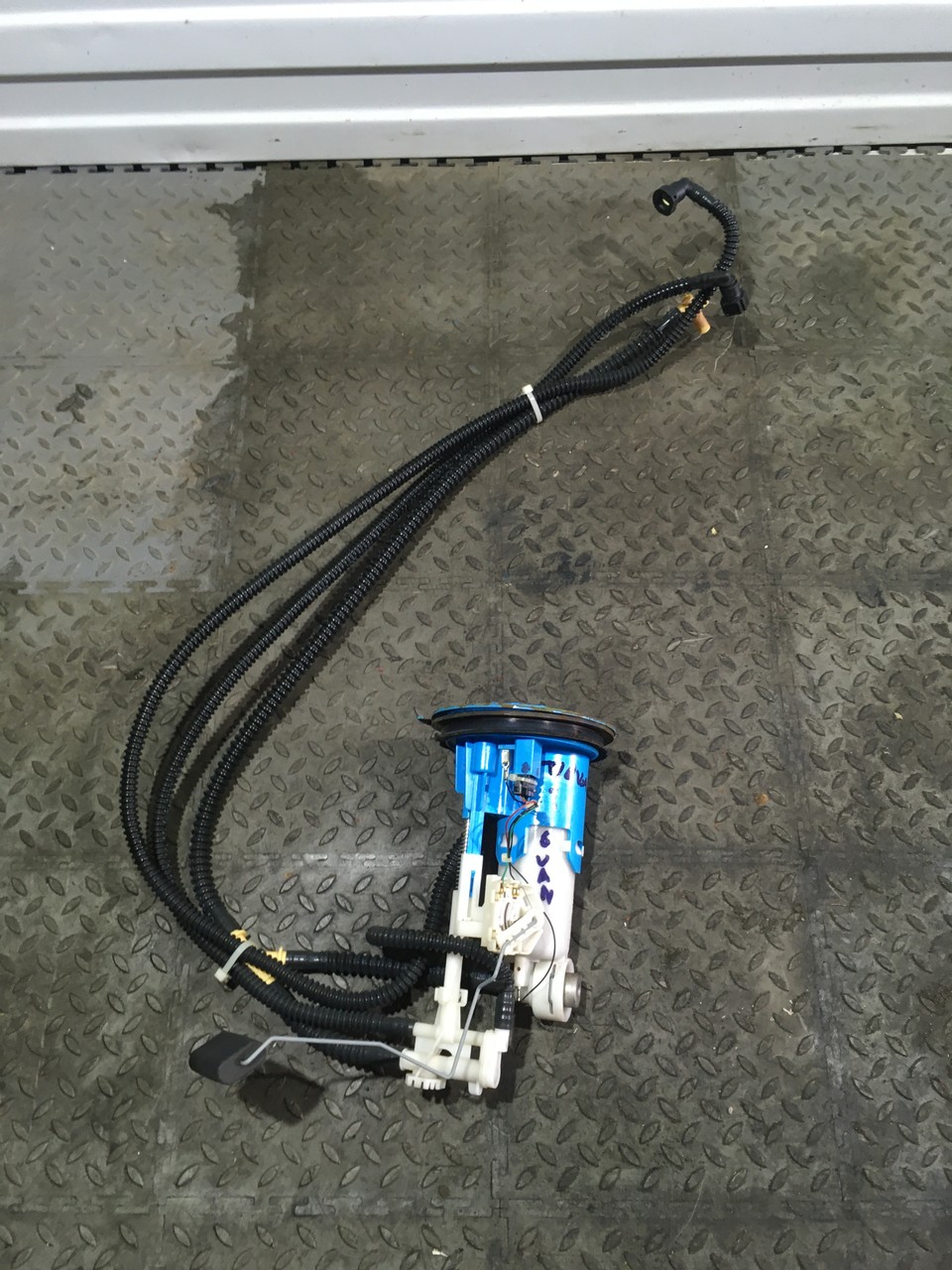 Датчик уровня топлива Volkswagen Tiguan I